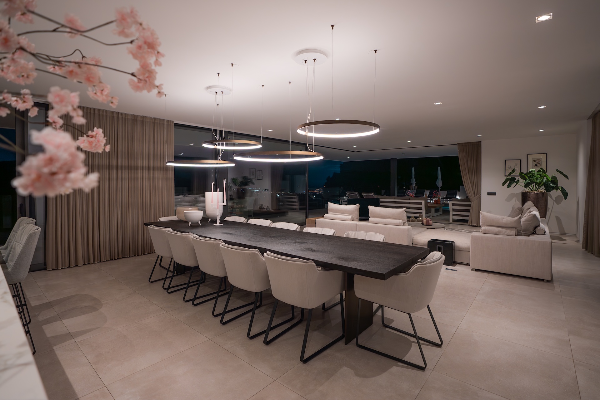 Resa Estates luxury vila Can Furnet modern Villa moderna night living.jpg